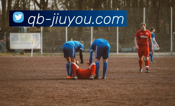 桑托斯盛赞库里无球跑动如引力场吸引所有人注意力的神奇魅力